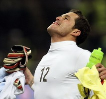 Жулио Сезар, Reuters