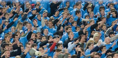 Фанаты Днепра во время переклички с киевлянами, fcdnipro.dp.ua