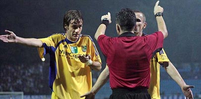 Марко Девич (слева) - герой матча, metallist.kharkov.ua