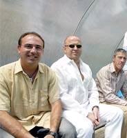 Дмитрий Селюк (в центре)