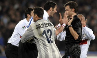 Давненько нерадзурри вот так не спорили с арбитрами, www.sportmediaset.it