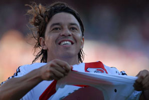 Гальярдо снова дарит радость болельщикам Ривера, Fotobaires