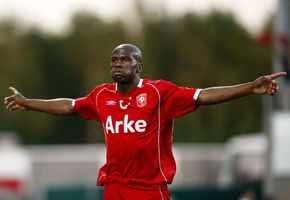 И взмоет Нкуфо над Атлантикой... gelderlander.nl