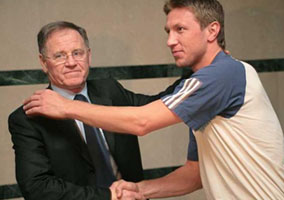 Известный телевизионный эксперт и Сергей Федоров :) fcdynamo.kiev.ua