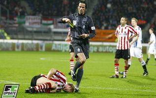 Филигранное владение желтыми карточками решает судьбу матча, fcupdate.nl