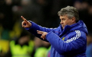 Гуус Хиддинк, AP