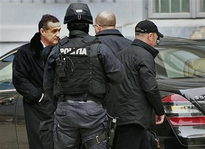 Джиджи Бекали (слева), AP