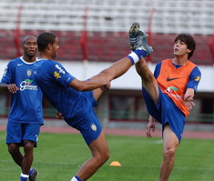 Скрестили шпаги, sambafoot.com