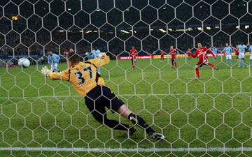 Гивен получает с пенальти, АР