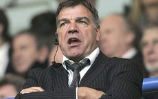 Пол, как слышно? Прыгай вправо! Да от меня вправо, причем тут ты?! telegraph.co.uk