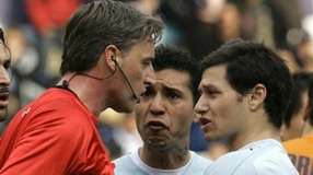 Матузалем обижается на заднем плане, АР