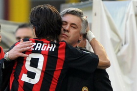 - Когда ж ты на пенсию свалишь, Пиппо?! - Гол тебе, а тебе не пенсия!