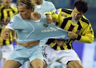 Провокационные кадры из жизни Стевановича (справа), fcupdate.nl