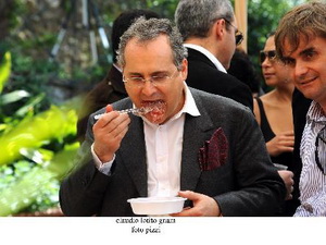 Надо подкрепиться перед полетом! 