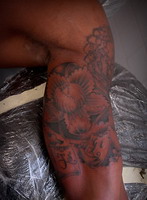 Ну как не продлить контракт с обладателем такого тату?