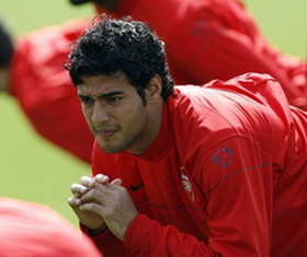 Карлос боится уколов...