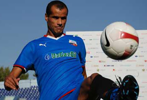 А Ривалдо все забивает 