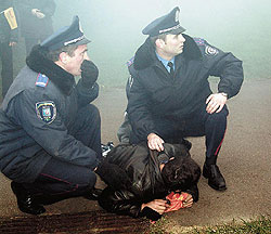 Наша милиция нас бережет...