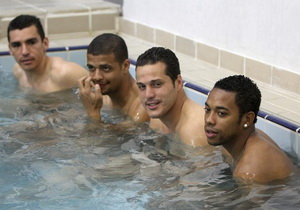 Найдите Мело, Reuters