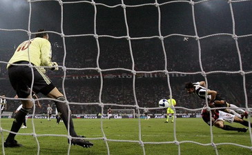 Яквинта поражает ворота Калача, АР