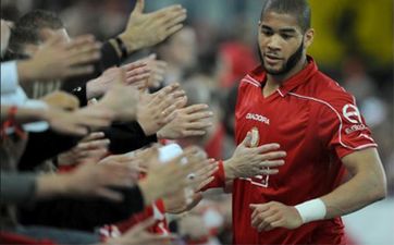 Огучи Оньеву, standard.be