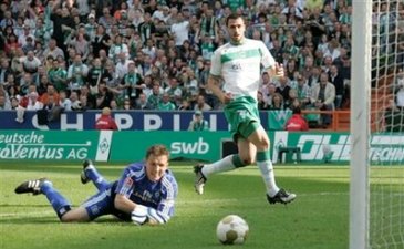 Алмейда открывает счет в матче, фото АР