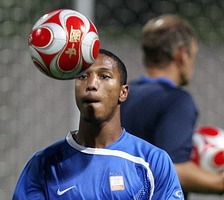 Джонатан Де Гузман, АР