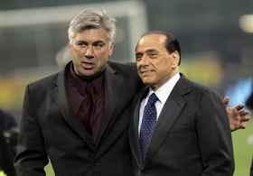 Анчелотти и Берлускони выбирают состав на матч, АР