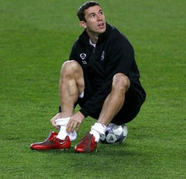 Так в Бремене накачивают мячи... Фото Getty Images