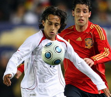 Фабиан Орельяна (на переднем плане), АР