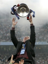 Ради этого Карло и пригласили в Лондон, АР