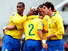 Бразилия спокойно бьет Уругвай