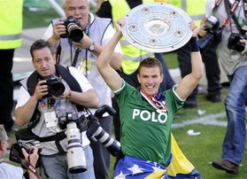 Эдин Дзеко, AP