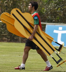 У Жозе как раз есть вакансия для трудолюбивого Деку, Reuters