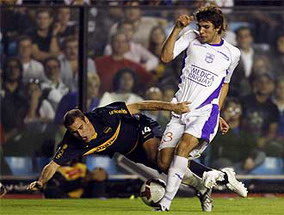 Кабрера (справа) против Паласио, marca.es