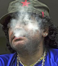 Ривер Плейт требует медицинскую справку Марадоны