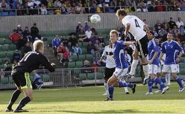 Хеведес открывает счет, Reuters