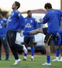 Кака тренируется на Пато, AP