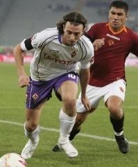 У них тоже пустые трибуны...