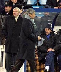 Луческу покидает поле...