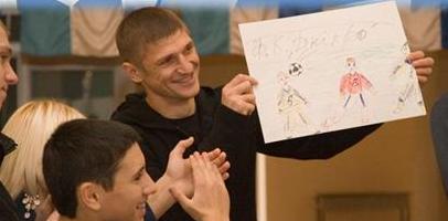 Владимир Езерский с картиной