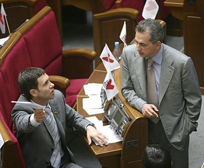 Борис Колесников (справа)