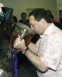 Смотрите не подавитесь, господин Гинер!