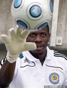 А Юссуфа вообще на ворота поставят, фото ФК Динамо Киев