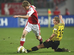 Левис Холтби (справа), bundesliga.de