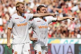 Риисе и Тотти ловят 