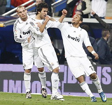 Альберто Буэно (в центре), marca.es