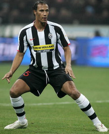 Джонатан Зебина