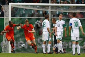 Мертезакер только что открыл счет, Reuters