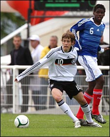 Поль Погба (справа)